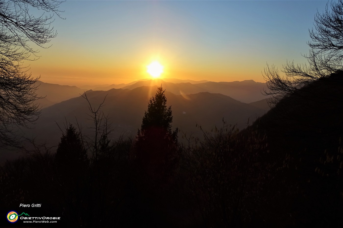 84 Intanto il sole tramonta all'orizzonte.JPG